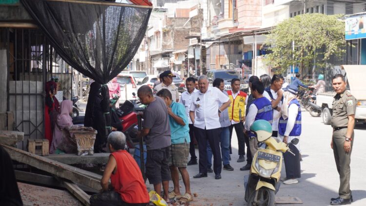 Pembenahan Drainase dan Proyek Rehabilitasi Jalan