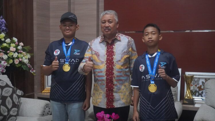 Fayyaz Dan Aslam Juara Pertama Pada Ajang Padel Party Society