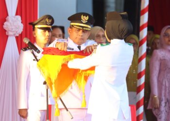 Kegiatan Penurunan Bendera Merah Putih.