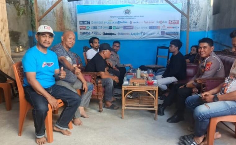 Kasat Lantas Polres Pinrang Silahturahmi Dengan Pengurus PWI